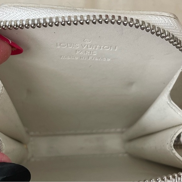 LOUIS VUITTON ⭐️VERNIS PORT MONNAIE FLOCON MM PERLE W/UNBRANDED WRISTLET CHAIN⭐️ - Picture 10 of 17